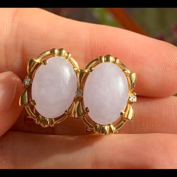 Jewelry - Lavender Jadeite earrings in 14k gold
